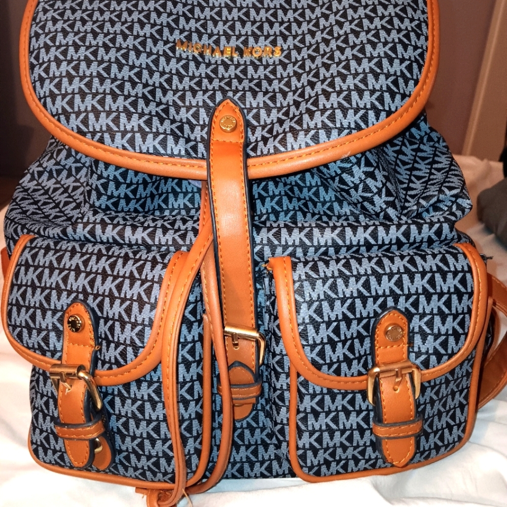 Michael kors backpack gently used authentic no stains or rips - Picture 2 of 2